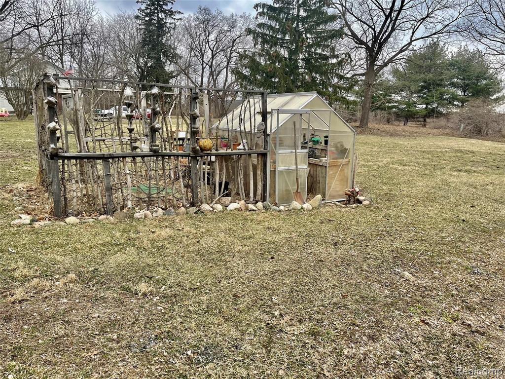 3423 Fisher Road Howell, MI 48855 - Photo 30 of 32