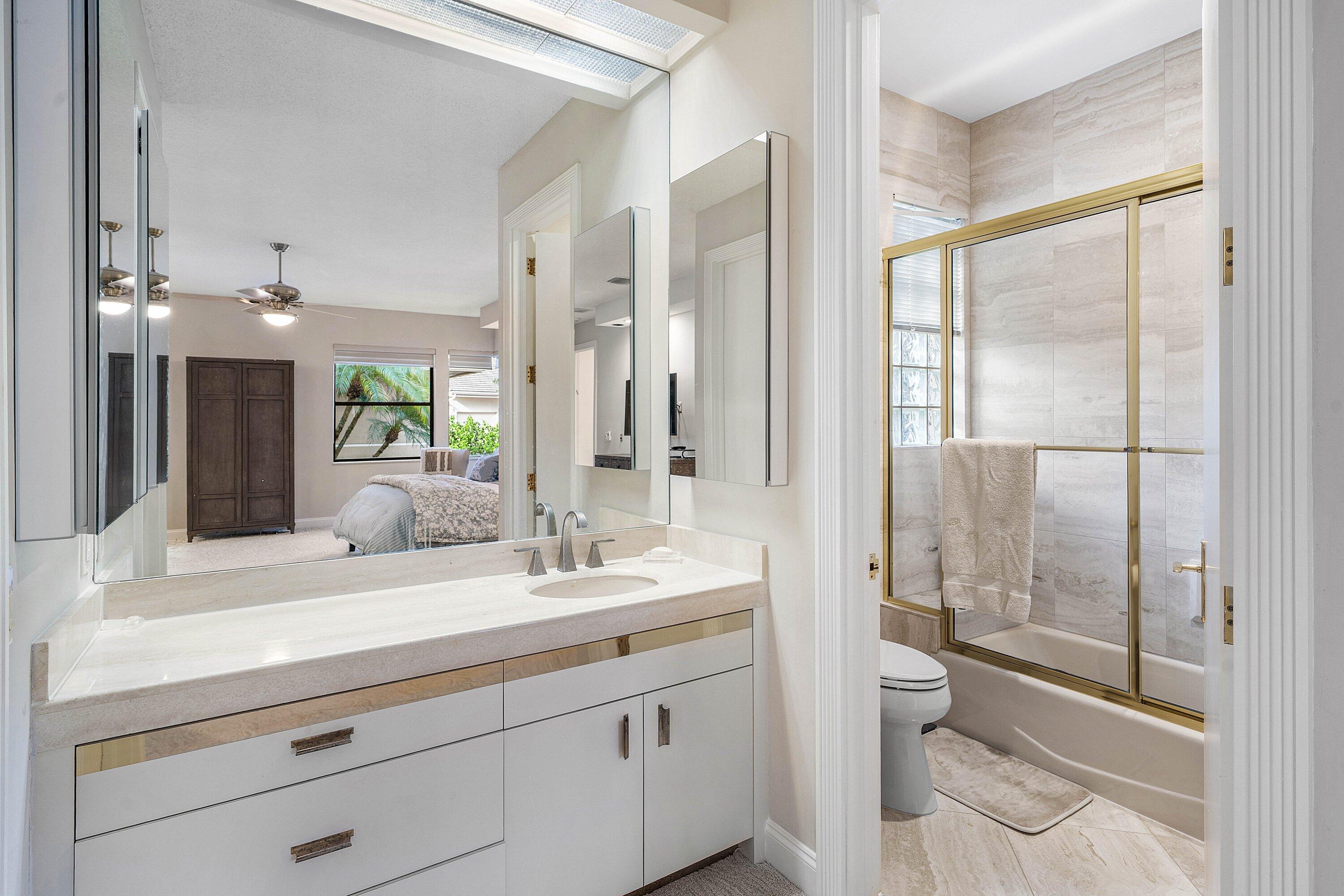 4364 Kasso Circle Boca Raton, FL 33487 - Photo 28 of 67 Guest bath 1