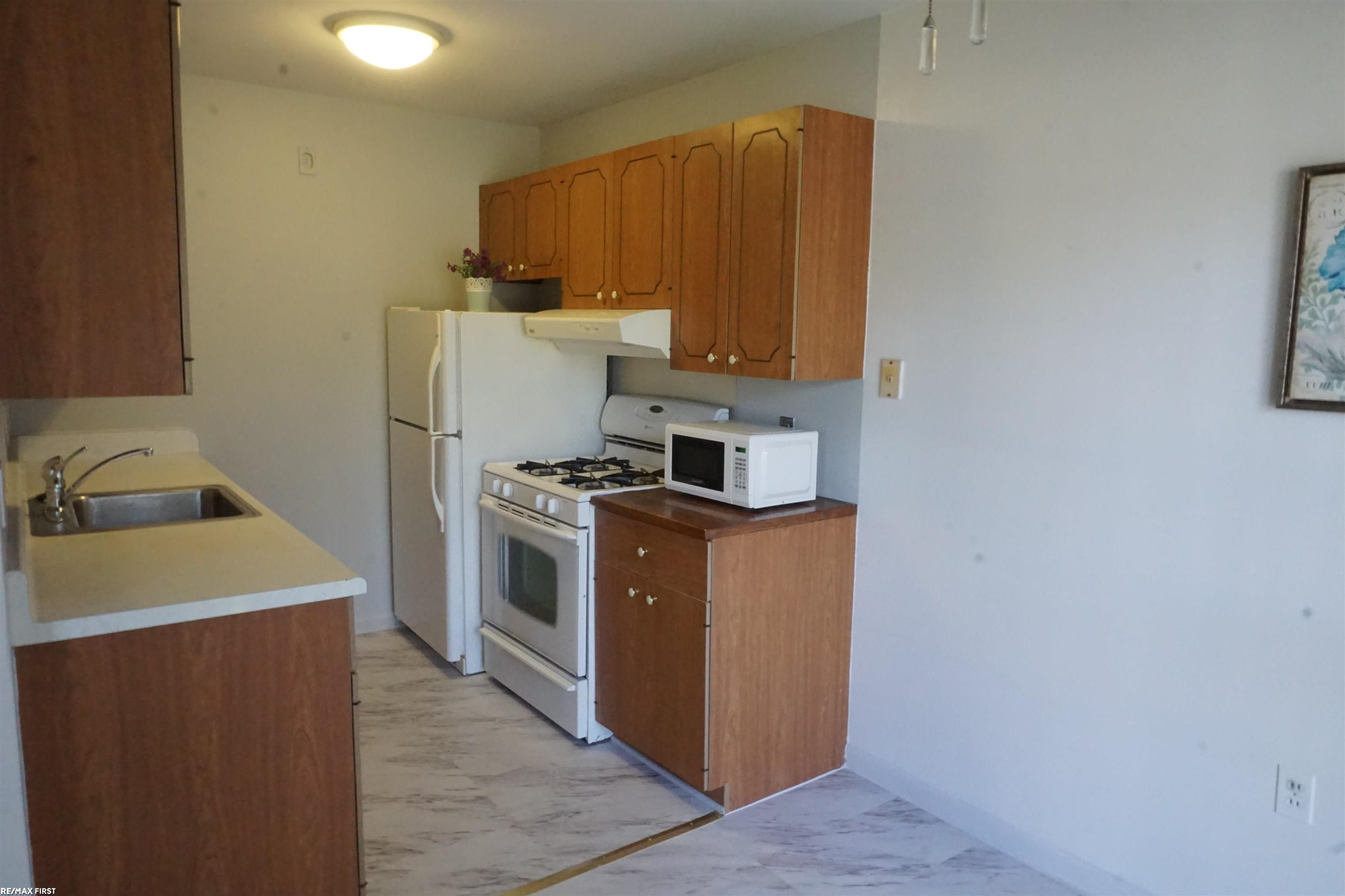 20440 Vernier Road Harper Woods, MI 48225 - Photo 6 of 17