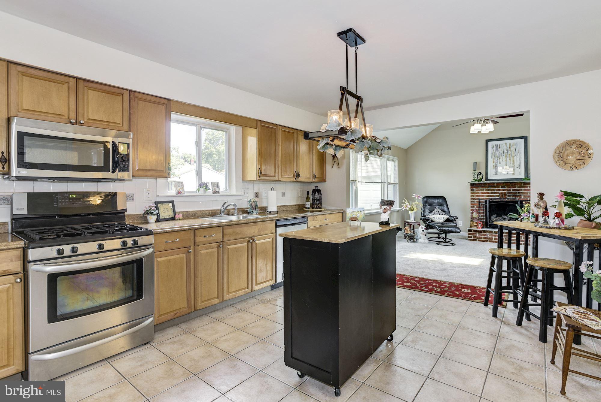 19 Randolph Road West Deptford, NJ 08096 - Photo 9 of 30 Spacious kitchen w/ Famiy Rm adjoining.