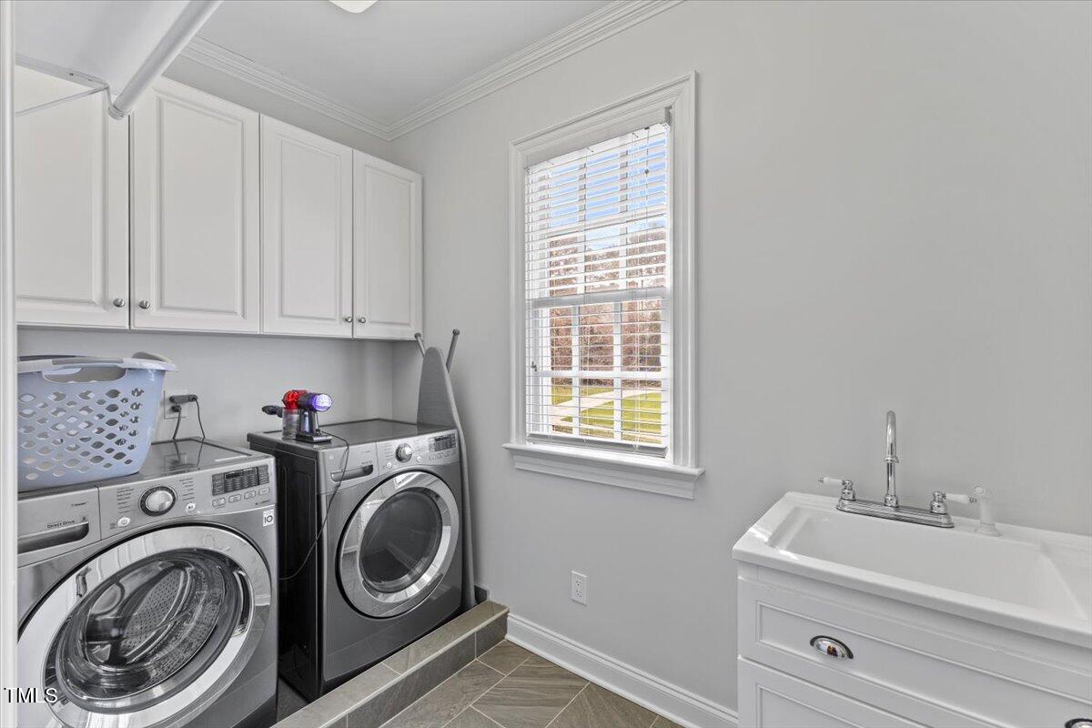6116 Wilkinsburg Road Raleigh, NC 27612 - Photo 43 of 65 a utility room with sink dryer and washer