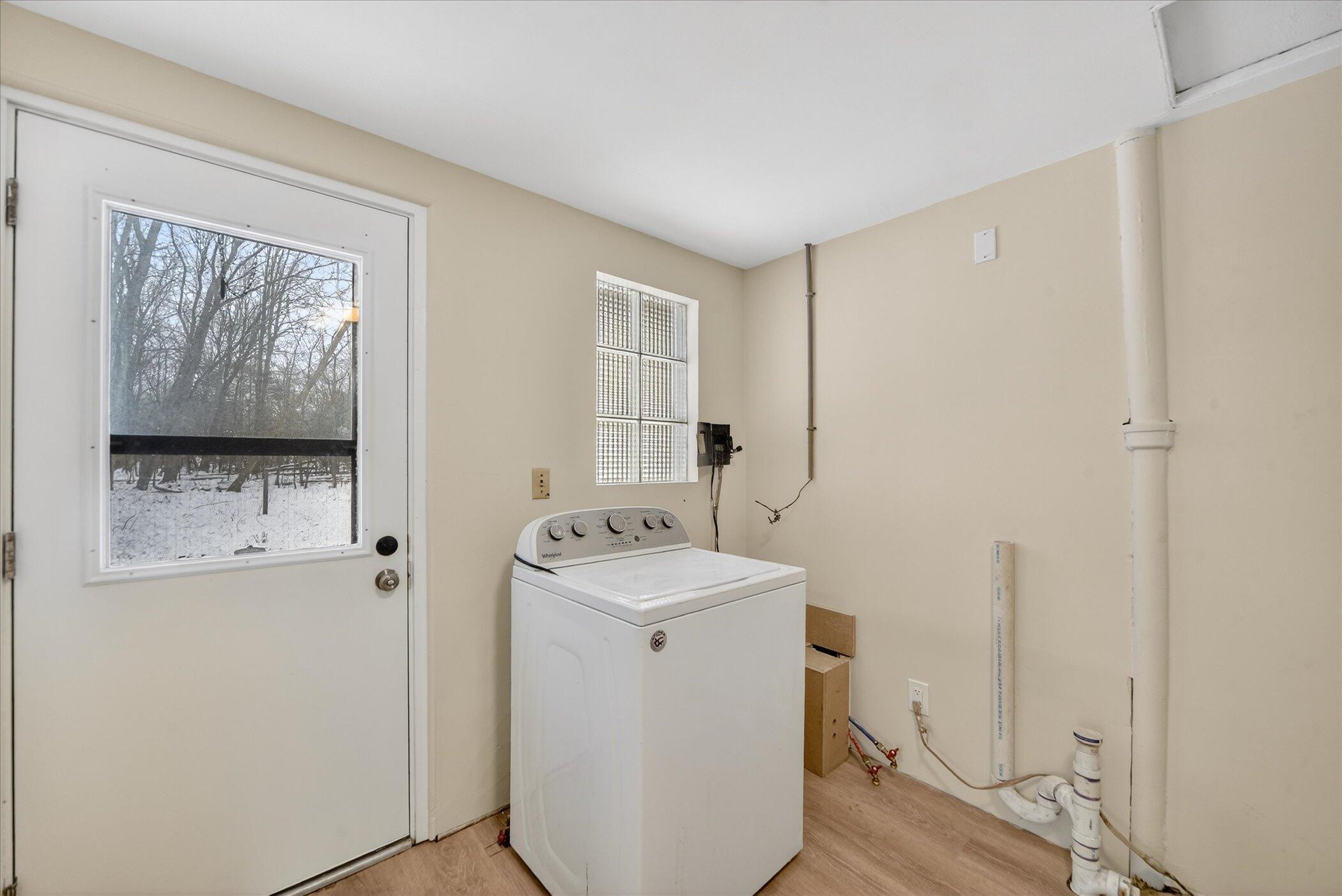 2370 Raby Road East Lansing, MI 48823 - Photo 17 of 21 19-2370 Raby Rd-WindowStill-Photography