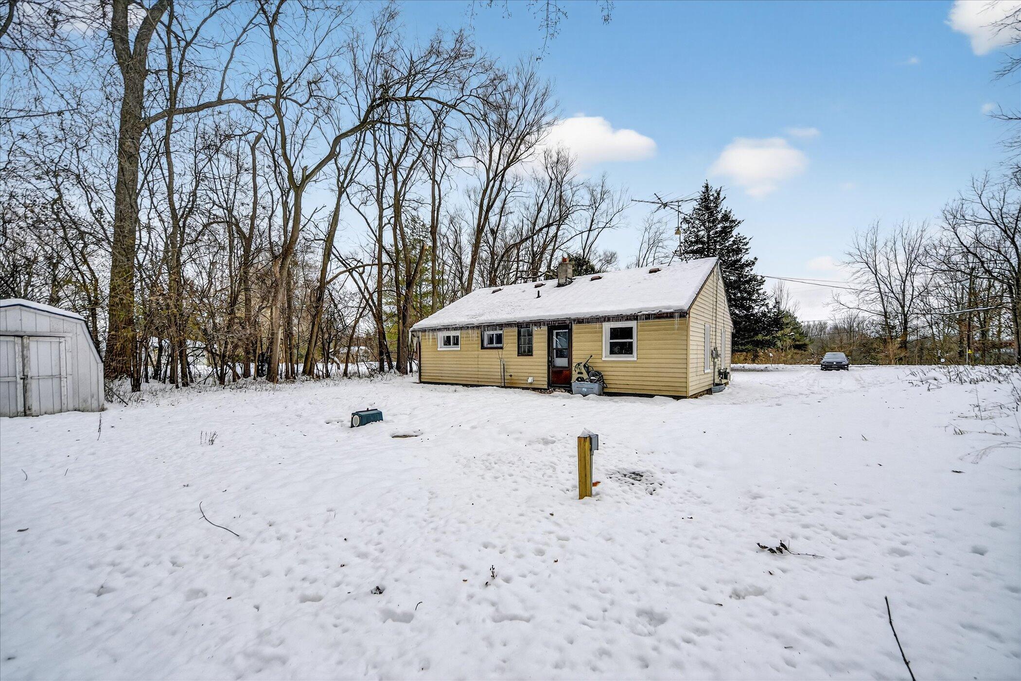 2370 Raby Road East Lansing, MI 48823 - Photo 20 of 21 23-2370 Raby Rd-WindowStill-Photography