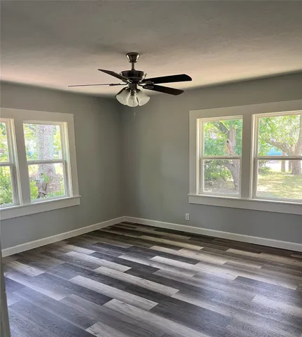 a view of empty room with window
