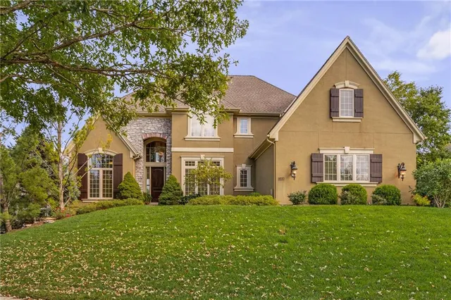 $885,000 | 5414 164th Place, Overland Park, KS 66085
