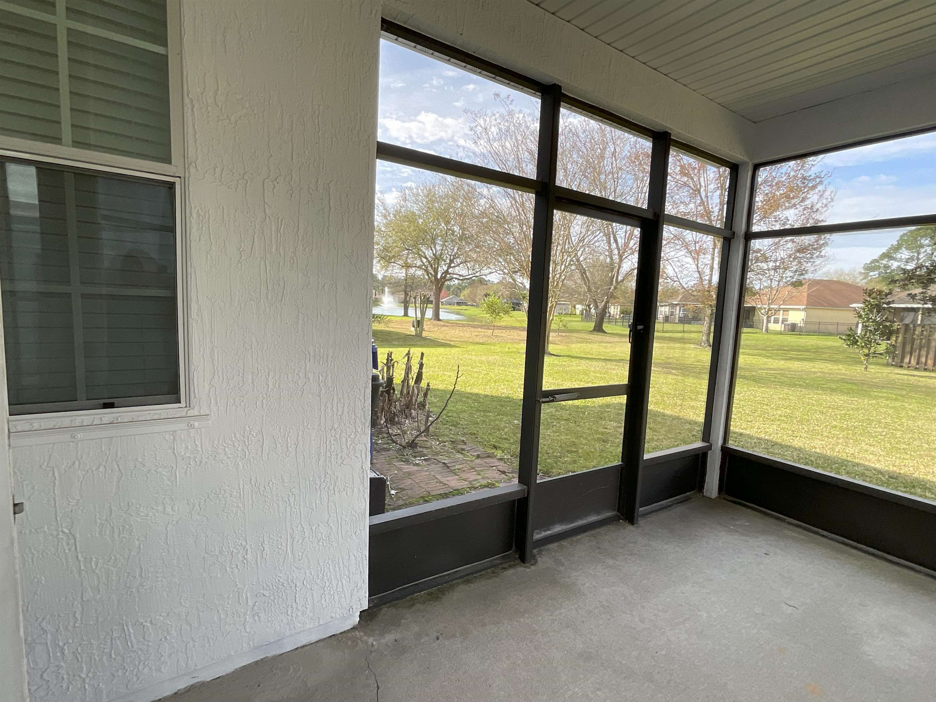 133 Camden Cay Drive St. Augustine, FL 32086 - Photo 31 of 33 an empty room with large windows