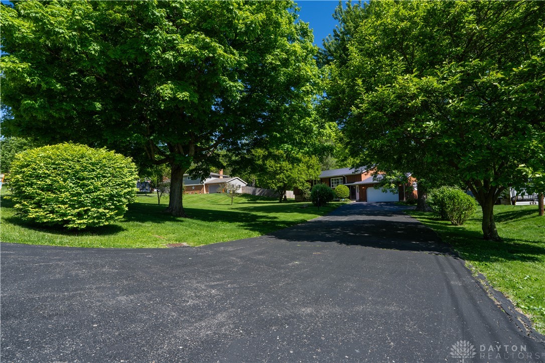 6126 Knollwood Road Springfield, OH 45502 - Photo 2 of 48