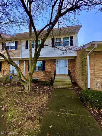 $255,000 | 2046 Beechtree Drive, Unit 76, Uniontown, OH 44685