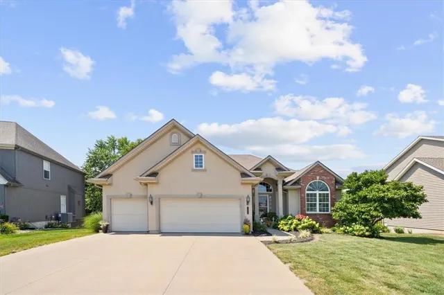 $499,900 | 13060 Woodridge, Platte City, MO 64079