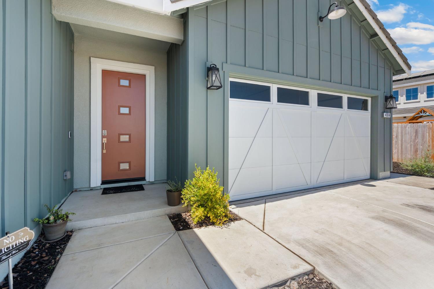 4314 Moro Cyn Street Rancho Cordova, CA 95742 - Photo 2 of 39 a view of a house with a yard