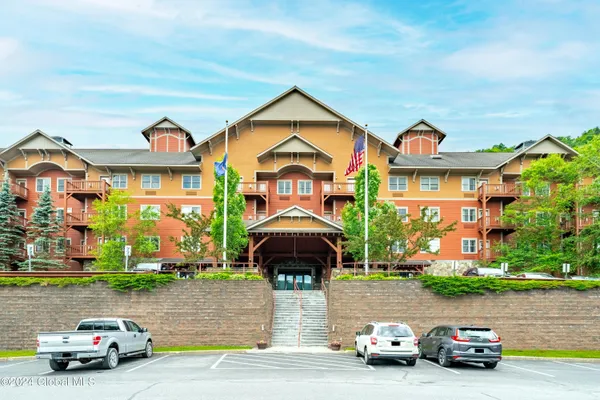 $179,900 | 62 Liftside Drive, Unit 433, Hunter, NY 12442