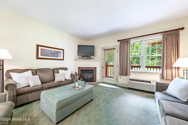 $179,900 | 62 Liftside Drive, Unit 433, Hunter, NY 12442