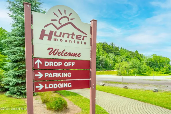 $179,900 | 62 Liftside Drive, Unit 433, Hunter, NY 12442