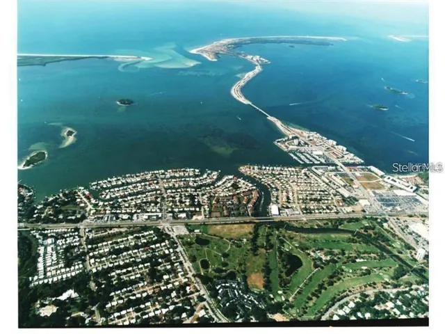 $2,200 | 464 North Paula Drive, Unit 323, Dunedin, FL 34698