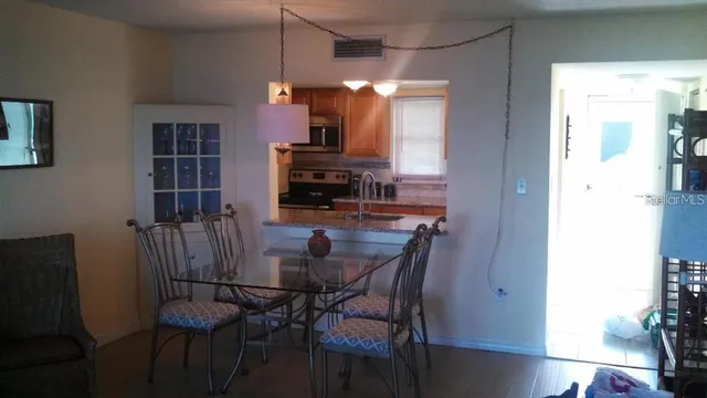 $2,200 | 464 North Paula Drive, Unit 323, Dunedin, FL 34698