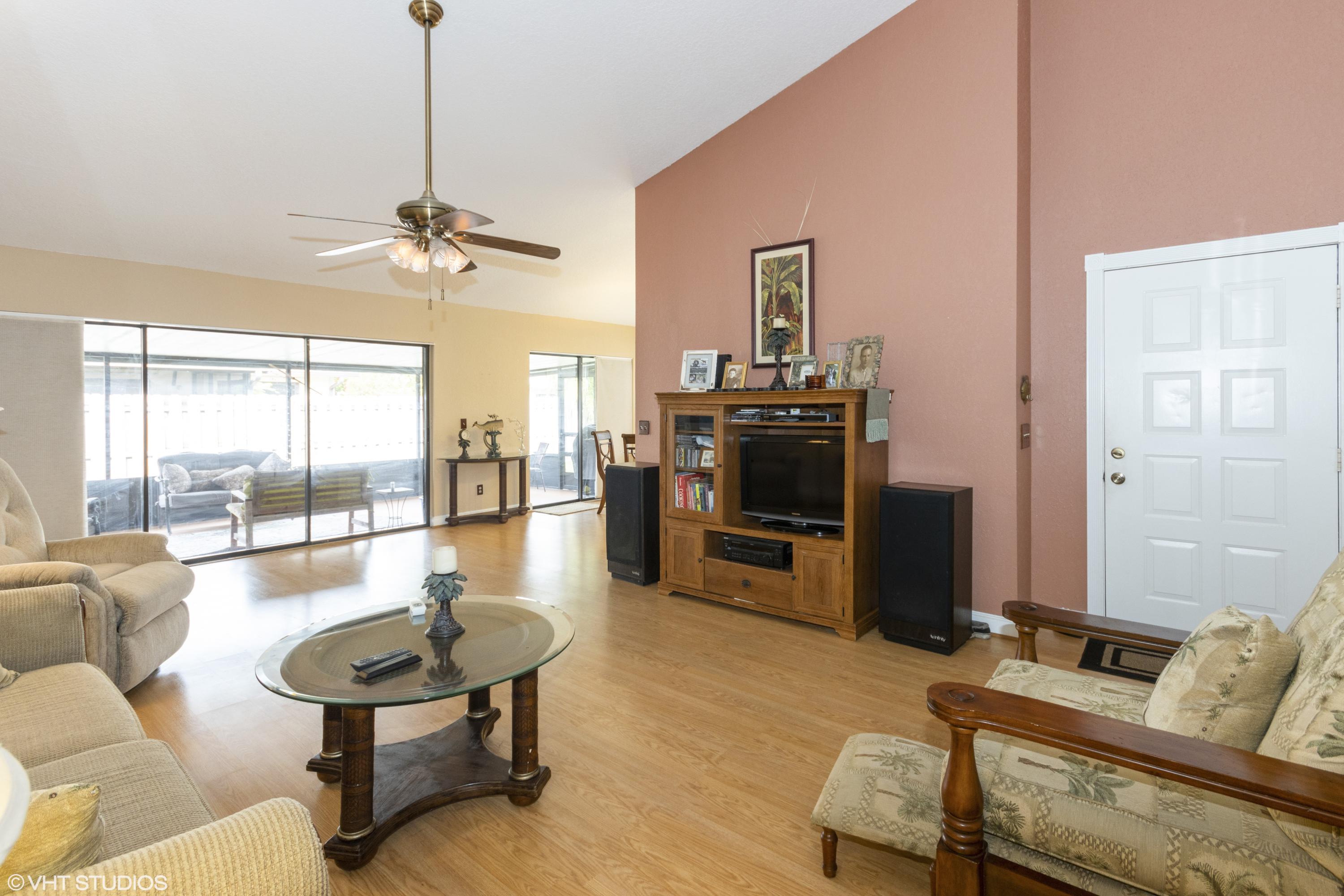 4594 Southeast Geneva Drive Stuart, FL 34997 - Photo 5 of 20 05_4594SEGenevaDrive_2007_HiRes