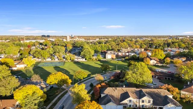 $289,900 | 1168 Northbury Lane, Unit B1, Wheeling, IL 60090