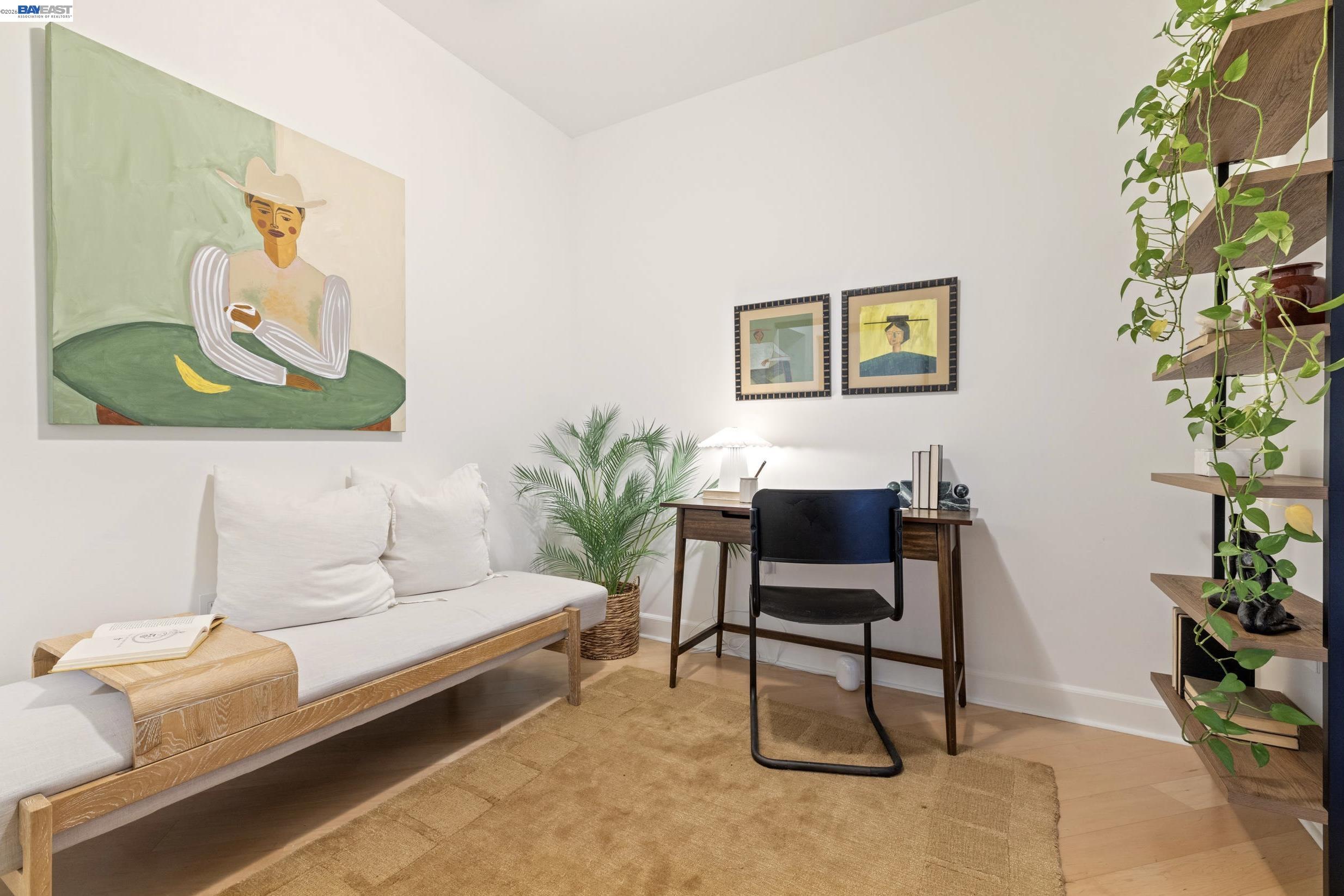 585 Ninth Street, Unit 443 Oakland, CA 94607 - Photo 16 of 32 a living room with furniture and a potted plant