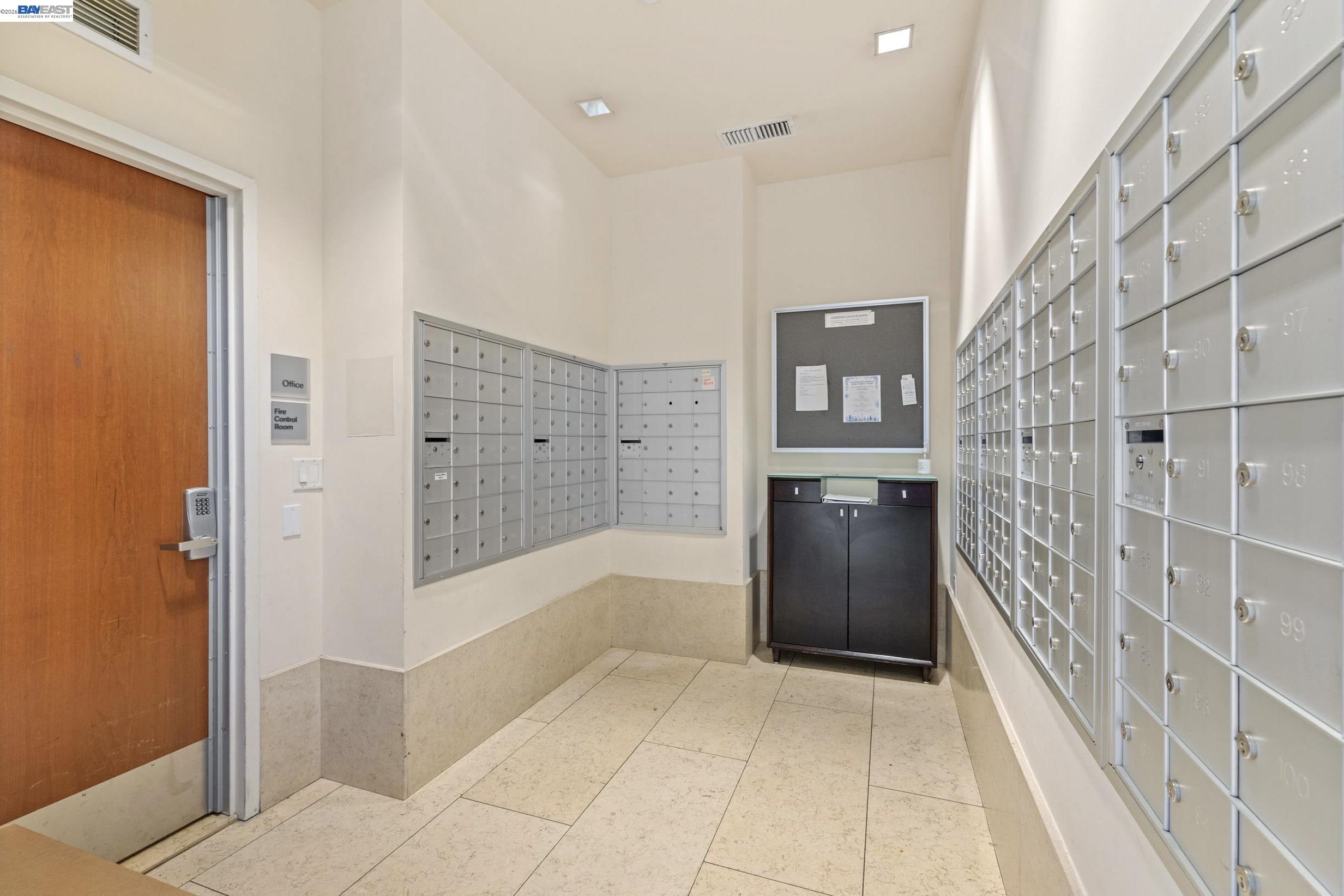 585 Ninth Street, Unit 443 Oakland, CA 94607 - Photo 21 of 32 a bathroom with a bathtub and a shower
