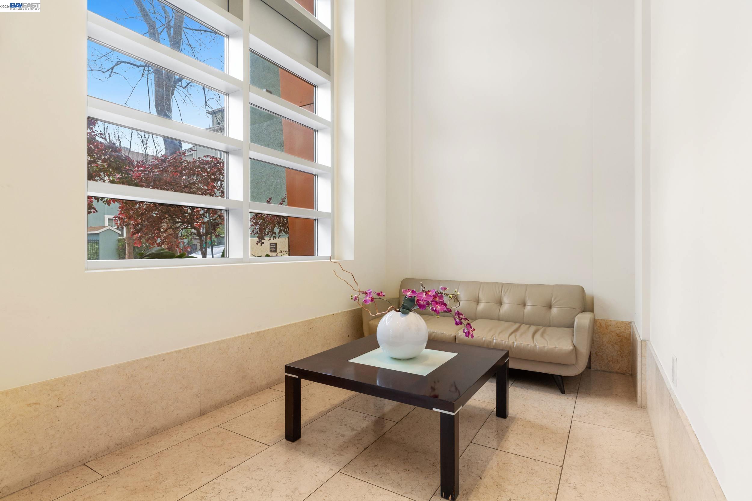 585 Ninth Street, Unit 443 Oakland, CA 94607 - Photo 23 of 32 a living room with furniture and decor