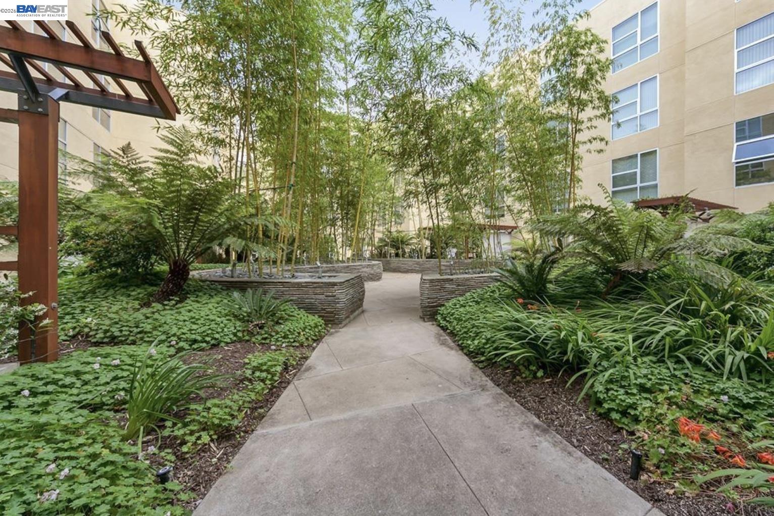 585 Ninth Street, Unit 443 Oakland, CA 94607 - Photo 32 of 32 a view of a pathway with a yard