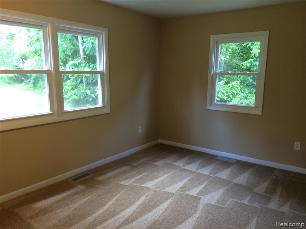13045 White Lake Road Fenton, MI 48430 - Photo 16 of 30 Third bedroom.
