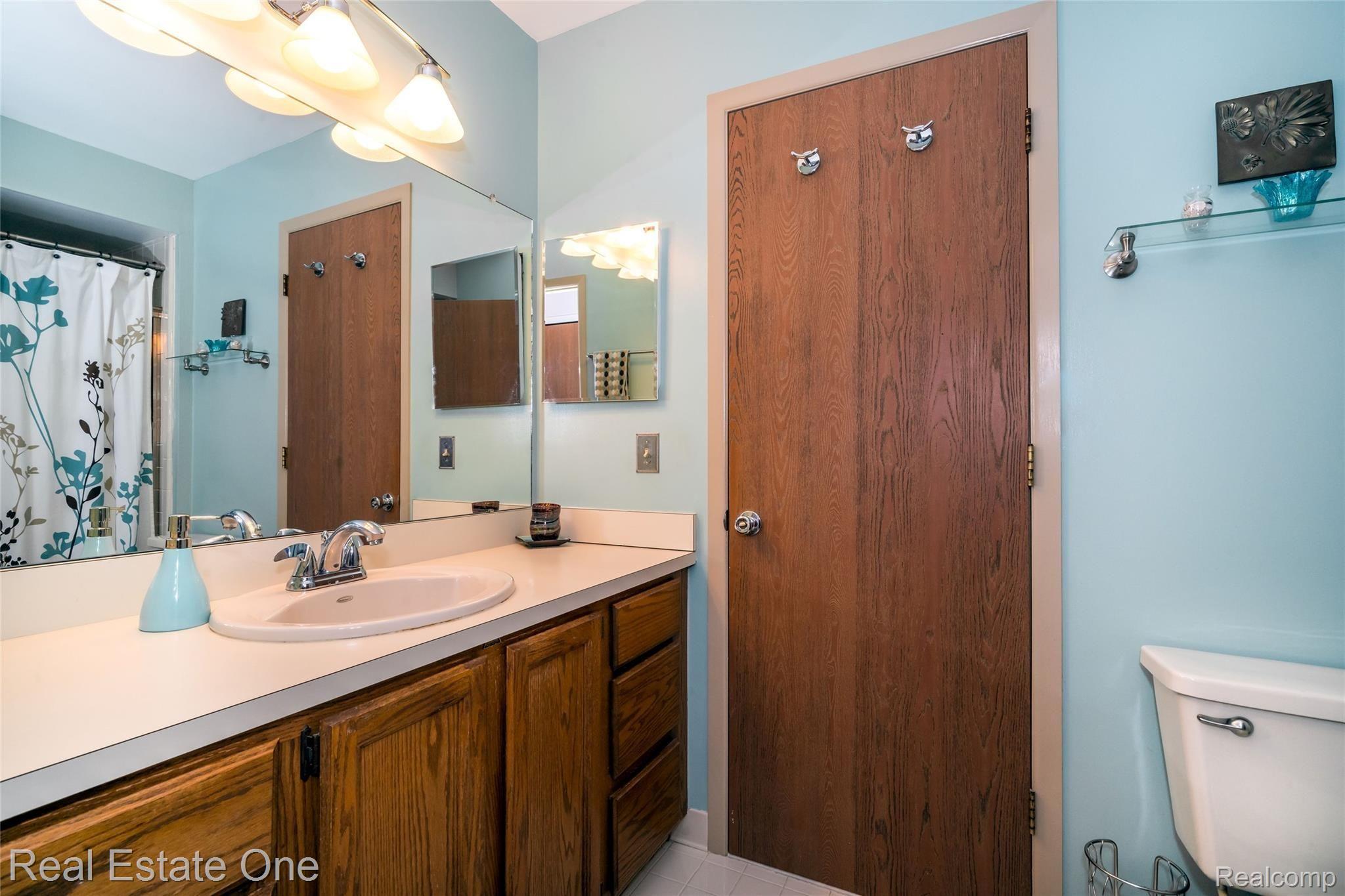 620 Byron Court Rochester, MI 48307 - Photo 15 of 19 015.jpg