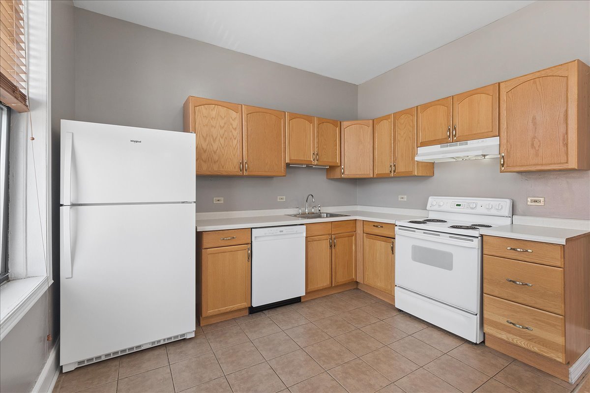 1952 Ridge Road, Unit 2S Homewood, IL 60430 - Photo 20 of 24 Gallery Image 20