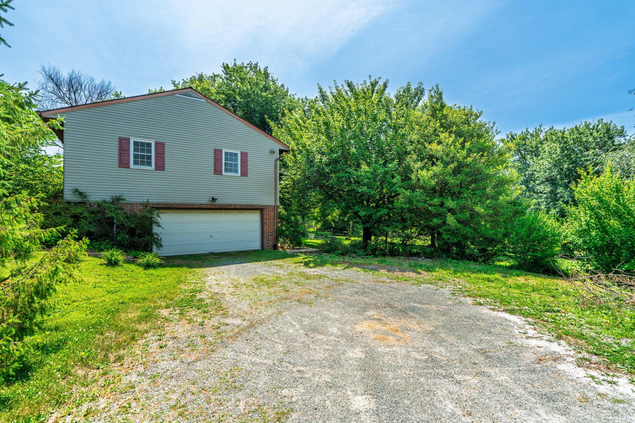 12 Buck Heights Road Holtwood, PA 17532 - Photo 5 of 42 Plenty of space for friends and family to park