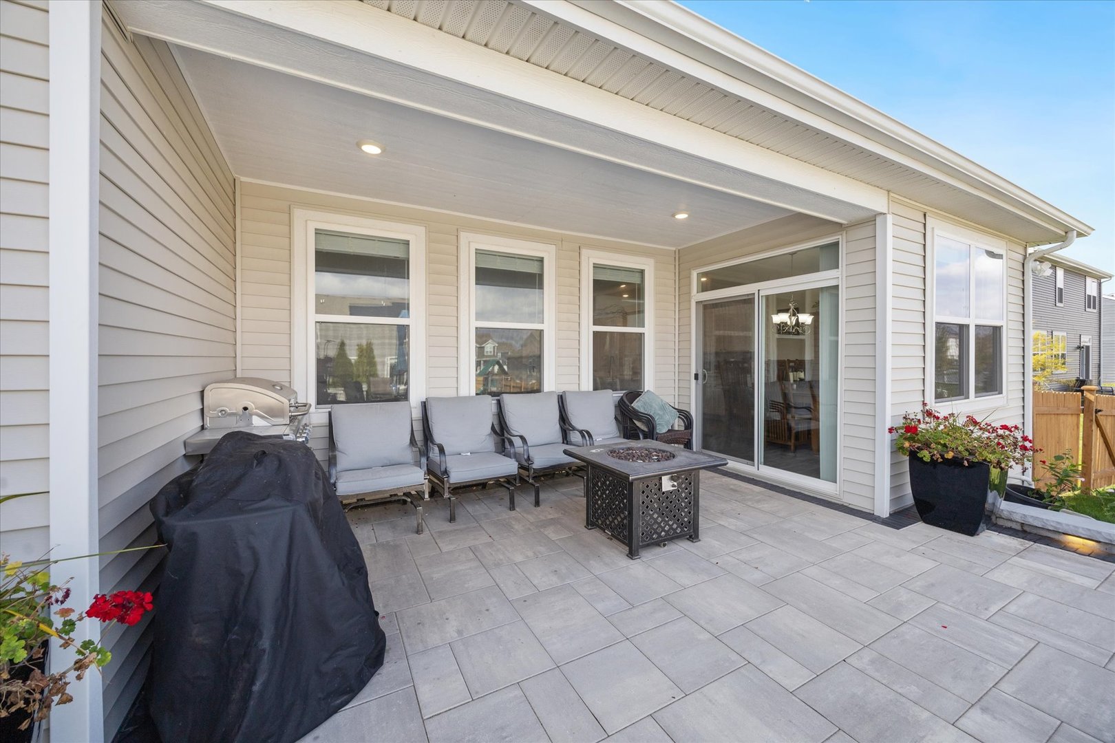 10122 Jonamac Avenue Huntley, IL 60142 - Photo 24 of 27 a lobby with furniture and garden