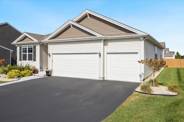 $506,900 | 10122 Jonamac Avenue, Huntley, IL 60142