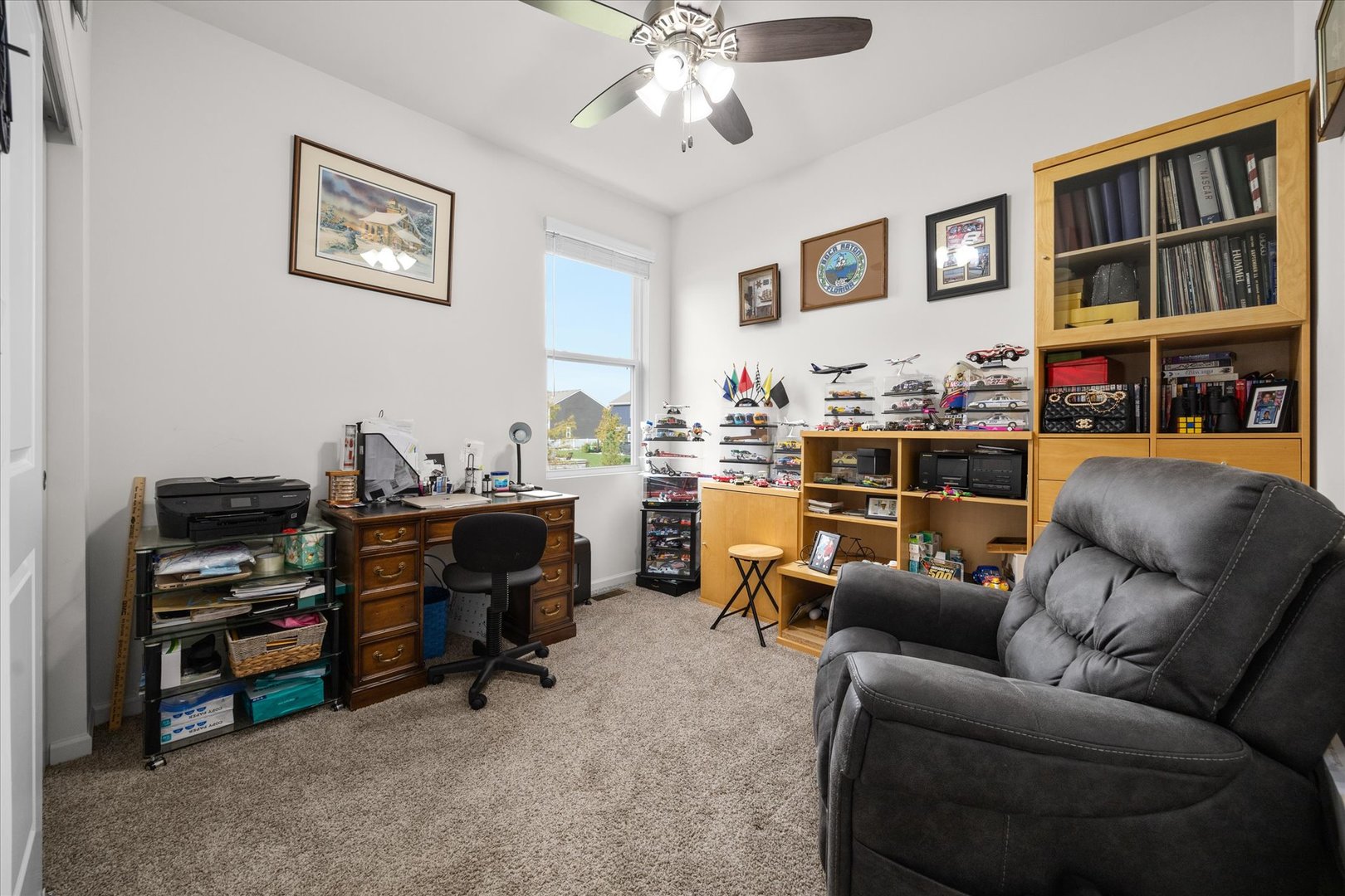 10122 Jonamac Avenue Huntley, IL 60142 - Photo 10 of 27 a view of a livingroom with workspace and a couch