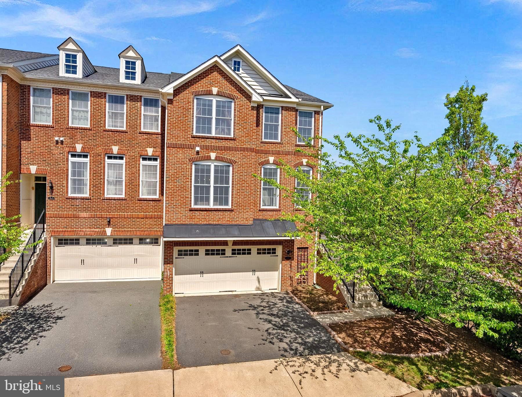 200 Croft Square Purcellville, VA 20132 - Photo 1 of 58 END UNIT TH - 2 Car Garage