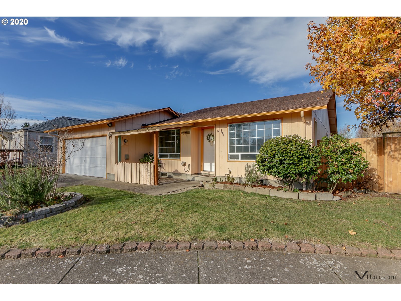 547 35th Street Springfield, OR 97478 - Photo 2 of 27