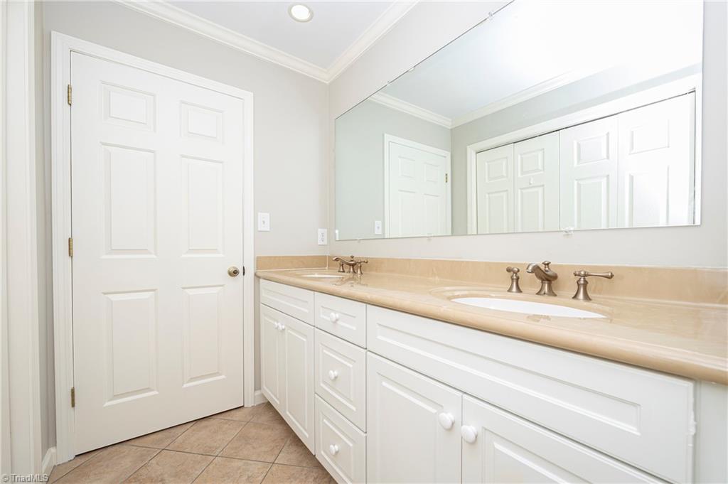 219 Epping Road Clemmons, NC 27012 - Photo 22 of 50 Second bathroom