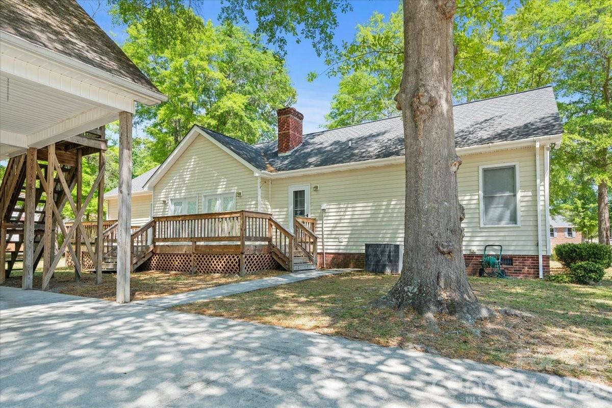 570 Coach Road Cheraw, SC 29520 - Photo 2 of 40