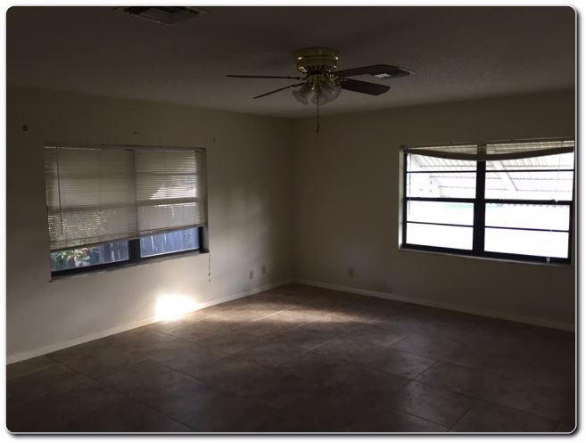 3089 Meadow Road Palm Springs, FL 33406 - Photo 7 of 14 1_living_4