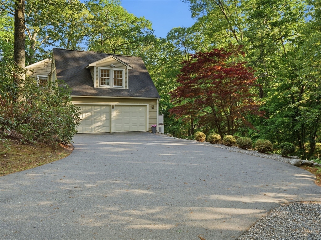 75 Spring Grove Road Andover, MA 01810 - Photo 6 of 37 Gallery Image 6