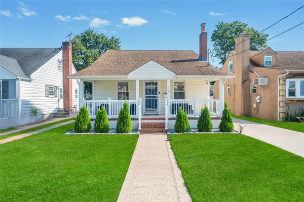 $663,200 | 728 Grand Terrace Avenue, Baldwin, NY 11510