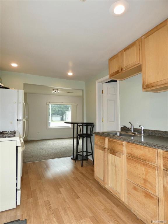 21332 Dix Toledo Road Woodhaven, MI 48183 - Photo 13 of 33