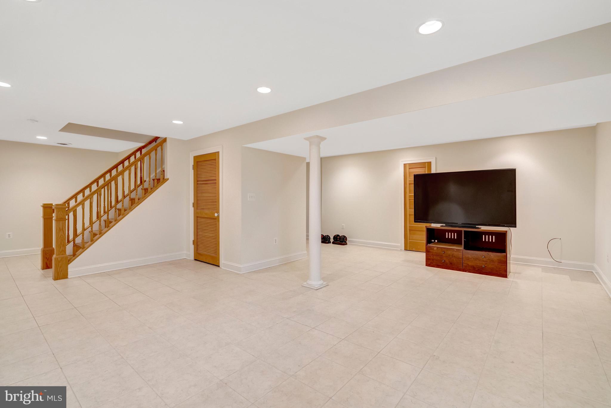 1301 Stone Meadow Way Vienna, VA 22182 - Photo 37 of 48