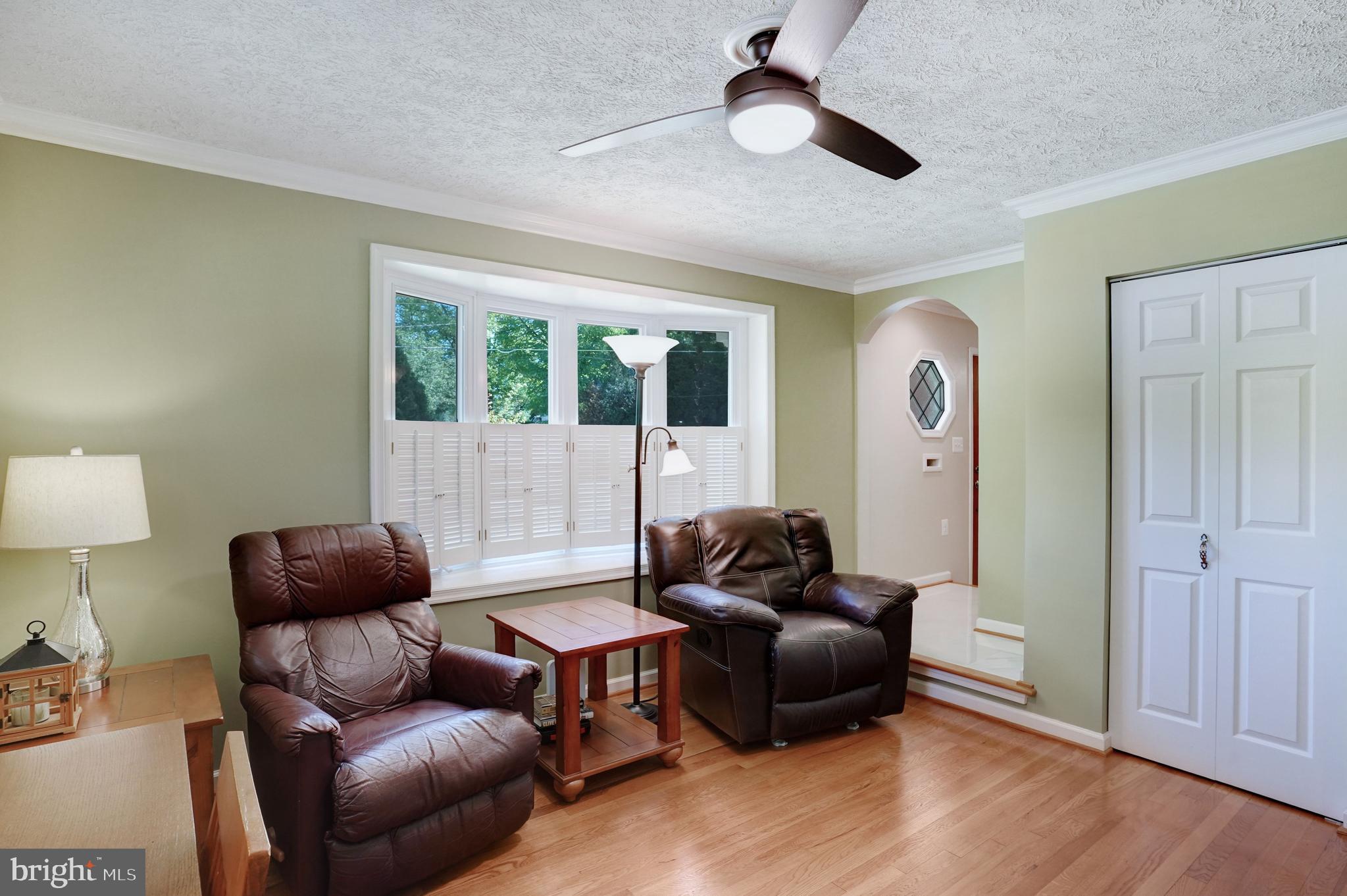 5300 Kings Park Drive Springfield, VA 22151 - Photo 23 of 62 a living room with furniture and a window