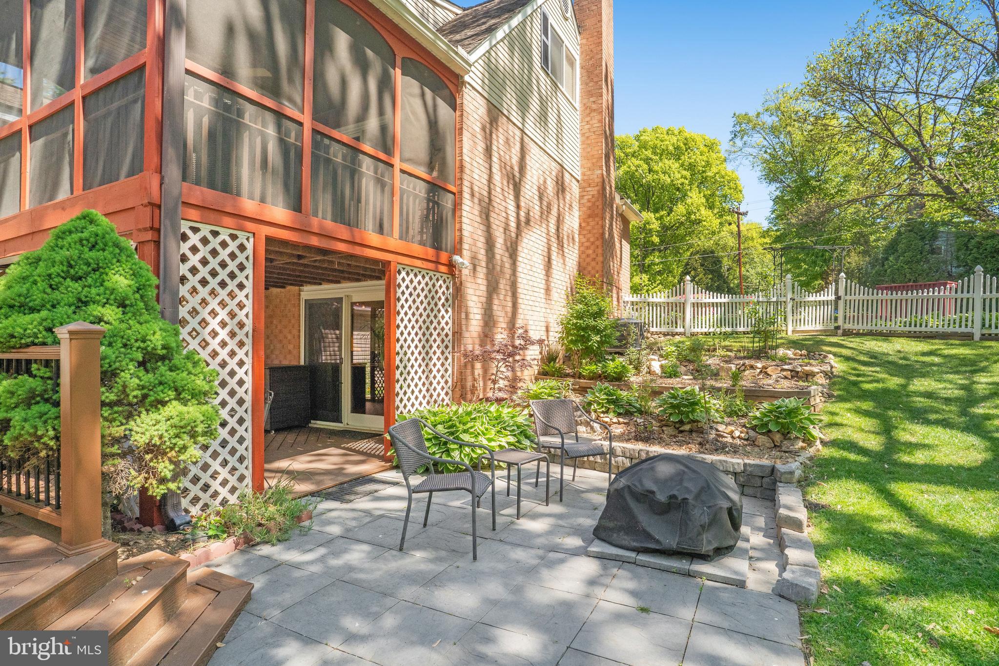5300 Kings Park Drive Springfield, VA 22151 - Photo 61 of 62 a house with a outdoor space