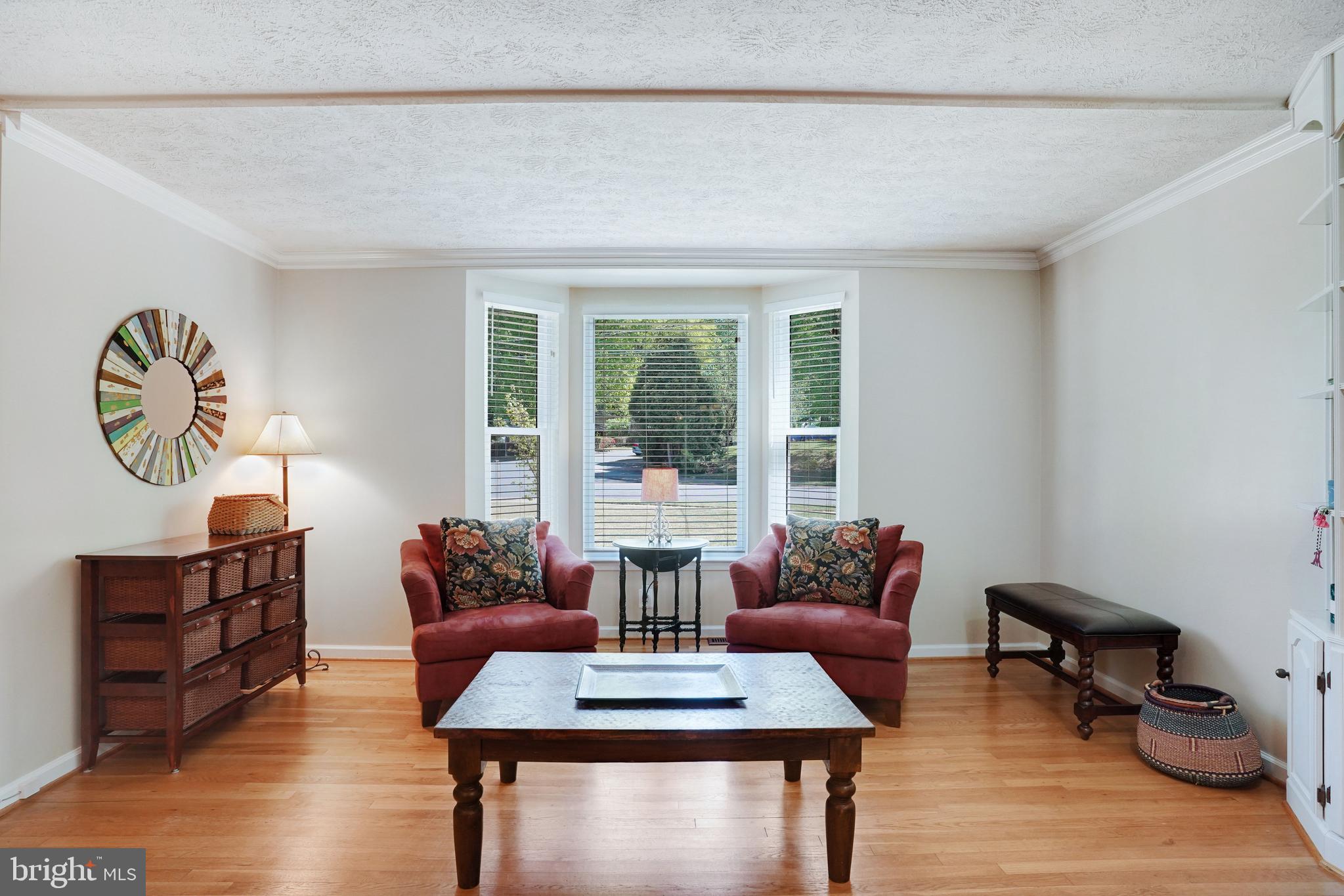 5300 Kings Park Drive Springfield, VA 22151 - Photo 7 of 62 a living room with furniture and a window