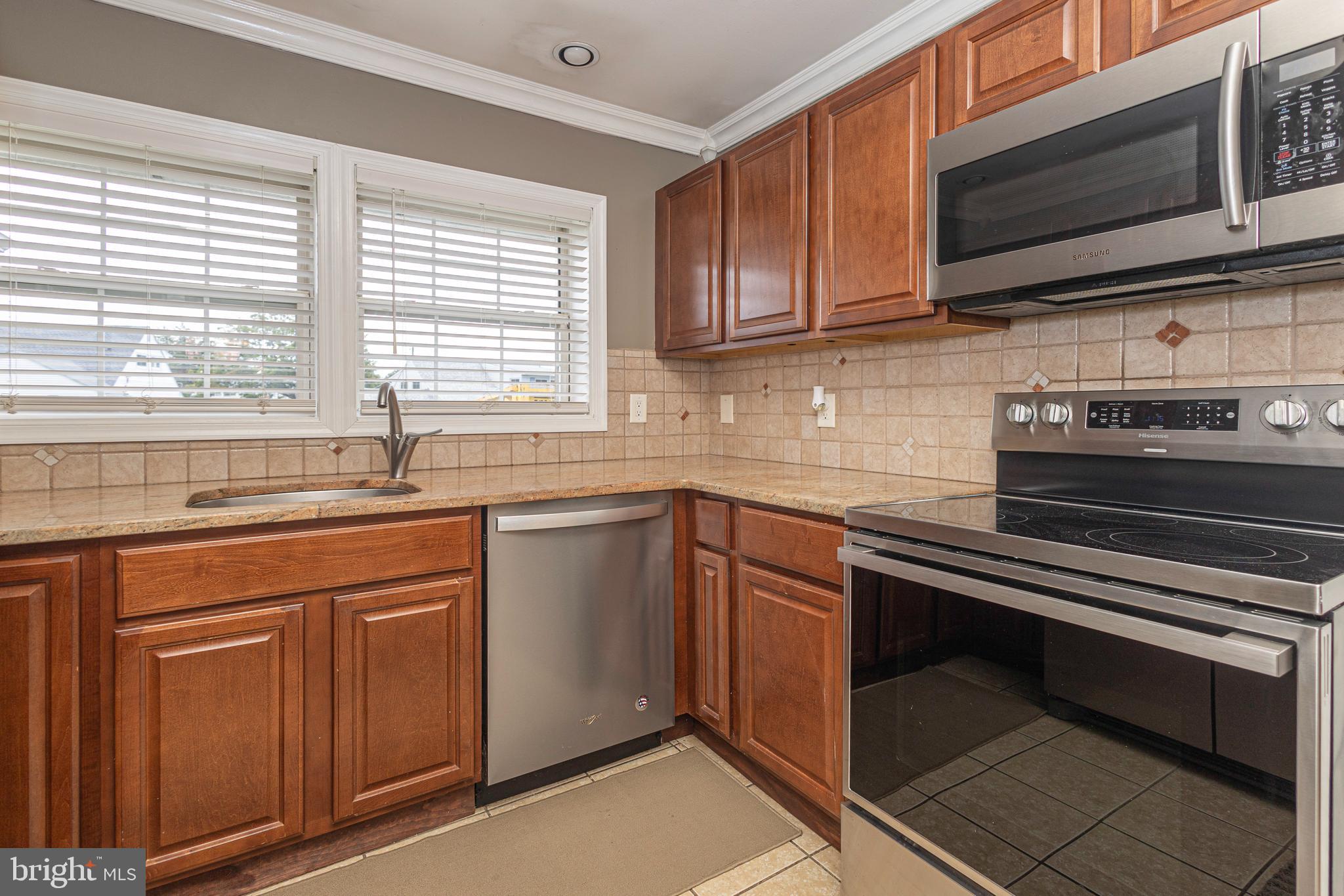 11 High Road Levittown, PA 19056 - Photo 8 of 40