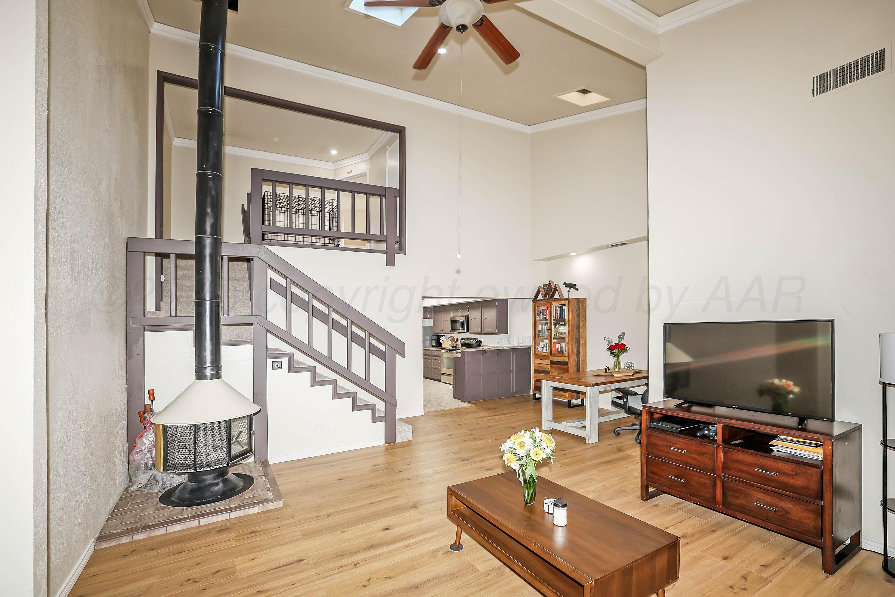 3721 Memory Lane Amarillo, TX 79109 - Photo 2 of 19 3-Living Area