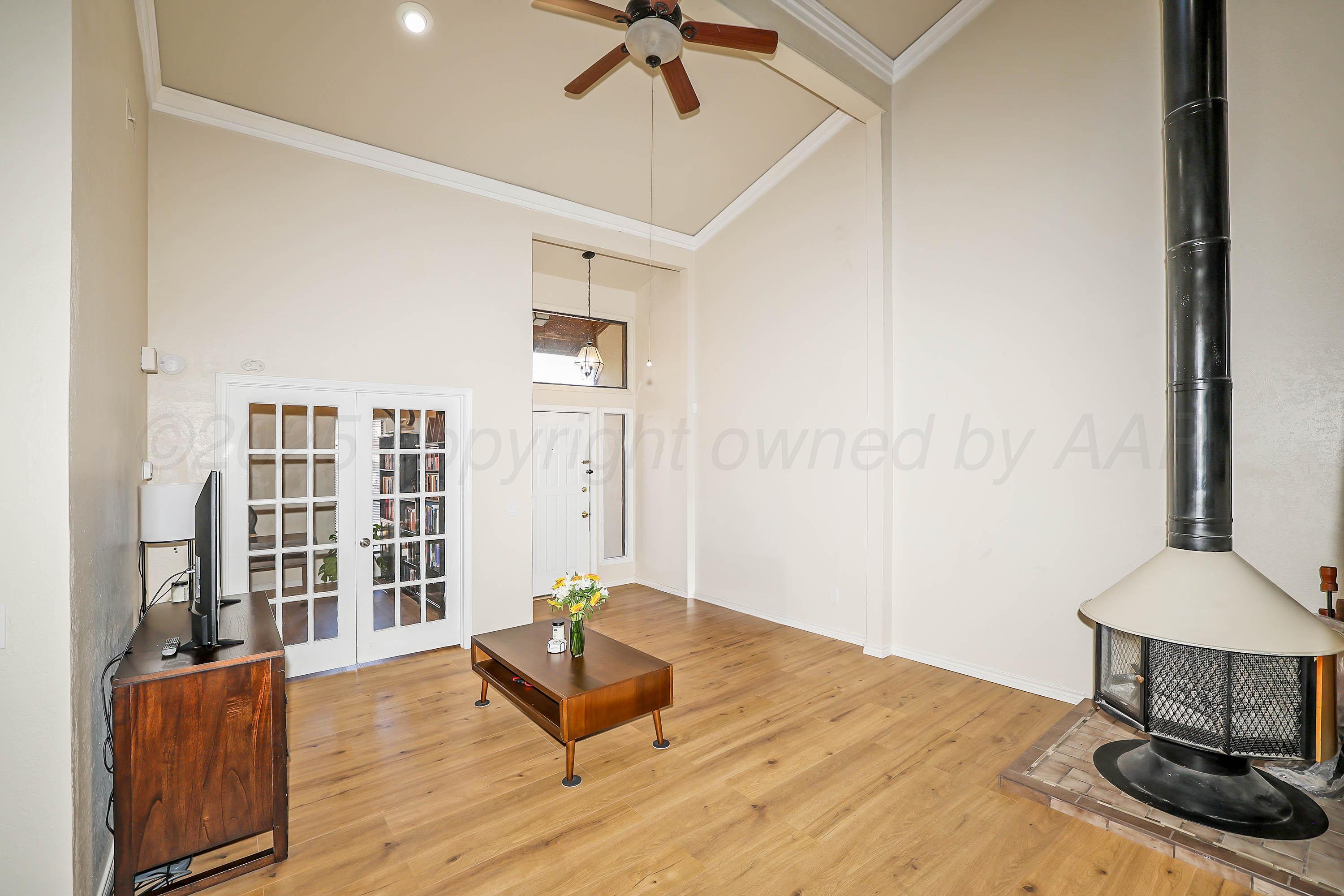 3721 Memory Lane Amarillo, TX 79109 - Photo 3 of 19 5-Living Area