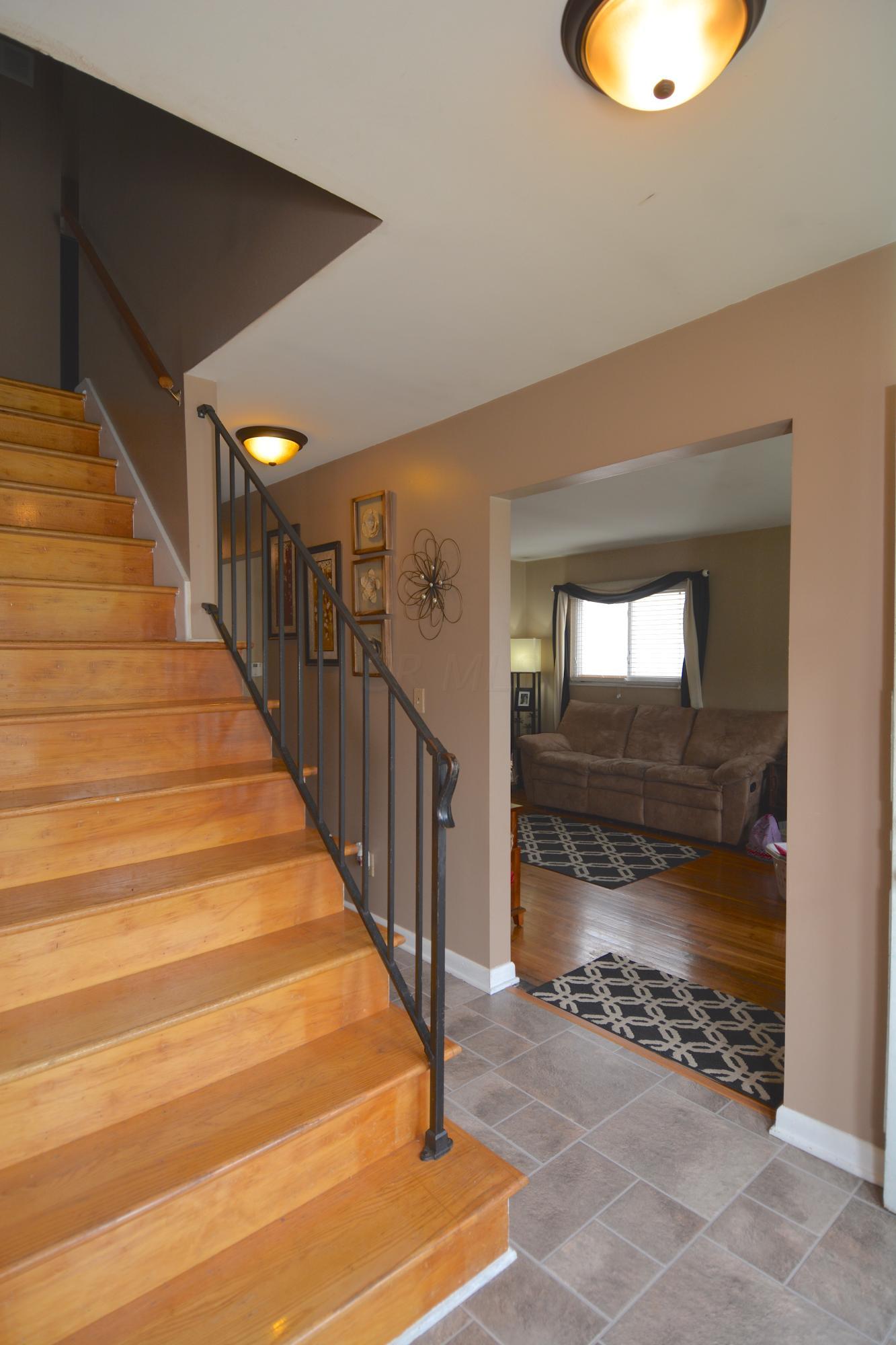 651 South Hampton Road Columbus, OH 43213 - Photo 2 of 27