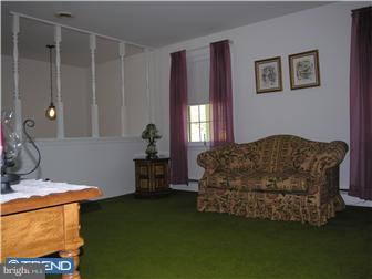 10 Crestview Road Phoenixville, PA 19460 - Photo 3 of 11 Living Room