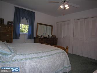 10 Crestview Road Phoenixville, PA 19460 - Photo 7 of 11 Living Room